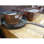 THREE VINTAGE COPPER COOKING PANS.