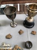 VARIOUS VINTAGE COPPER GB COINS, TWO TROPHY CUPS, FLYING GOGGLES, MILITARY CAP BADGES, ETC.