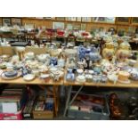A QUANTITY OF VARIOUS VICTORIAN AND LATER CHINA WARES TO INCLUDE BLUE AND WHITE, TEAPOTS, MASONS