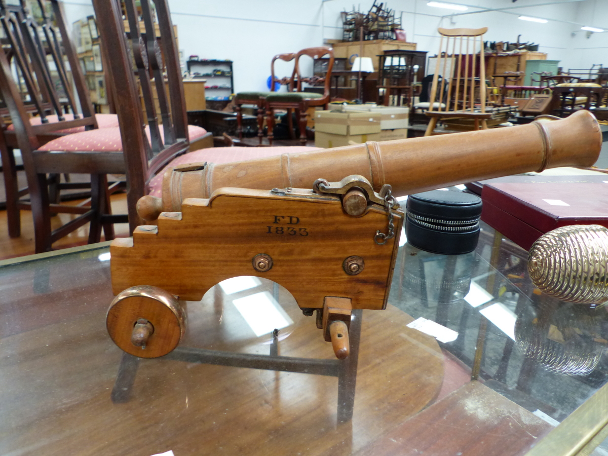 A LARGE BRASS BOUND TABLE TOP MODEL DISPLAY CASE, MODEL CANNON, WINE ACCOUTREMENTS, ETC. - Image 3 of 10