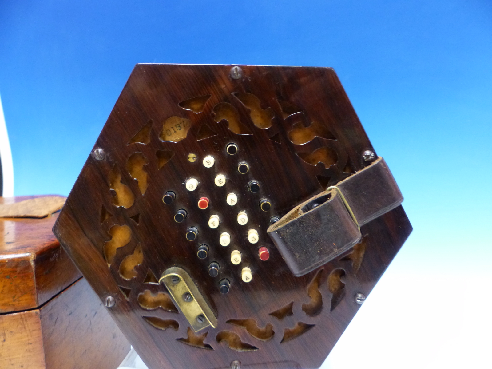 A MAHOGANY CASED CONCERTINA, THE HEXAGONAL ENDS TO THE LEATHER BELLOWS IN ROSEWOOD. W 16cms. - Image 4 of 9