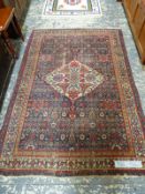 AN ANTIQUE PERSIAN RUG 190 x 136cm