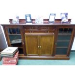 A MAPLE AND CO EDWARDIAN MAHOGANY SIDE CABINET, THE THREE DRAWERS OVER PANELLED CUPBOARDS BETWEEN