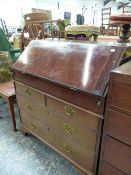 A GEORGE III MAHOGANY BUREAU WITH TWO SHORT AND TWO LONG DRAWERS ON BRACKET FEET. W 91 x D 51 x H