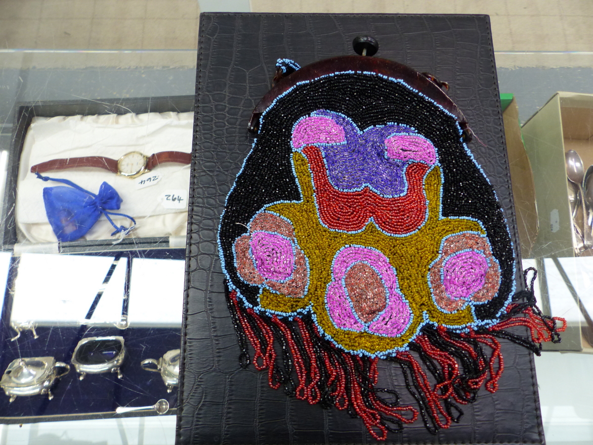 AN INTERESTING VINTAGE BEADWORK EVENING BAG, AN EMBROIDERED EXAMPLE AND THREE OTHERS. - Image 2 of 7