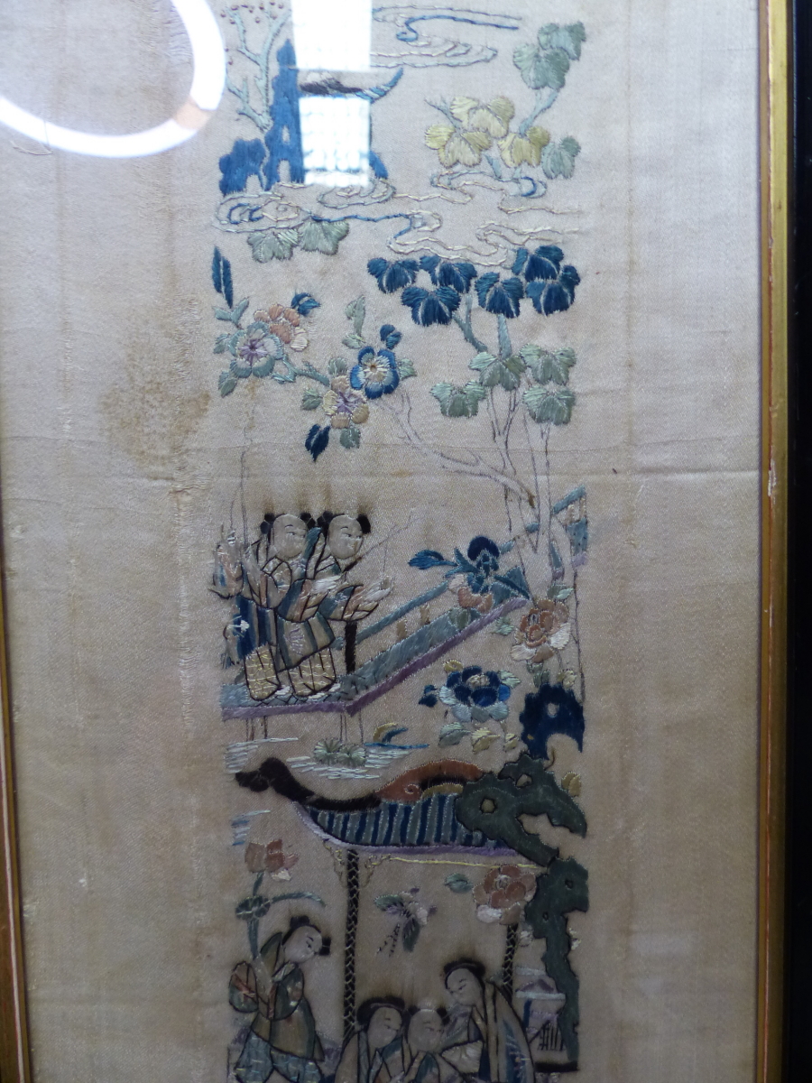 A PAIR OF CHINESE CREAM SILK SLEEVE PANELS EMBROIDERED WITH LADIES AND CHILDREN IN AND ABOUT - Image 8 of 24