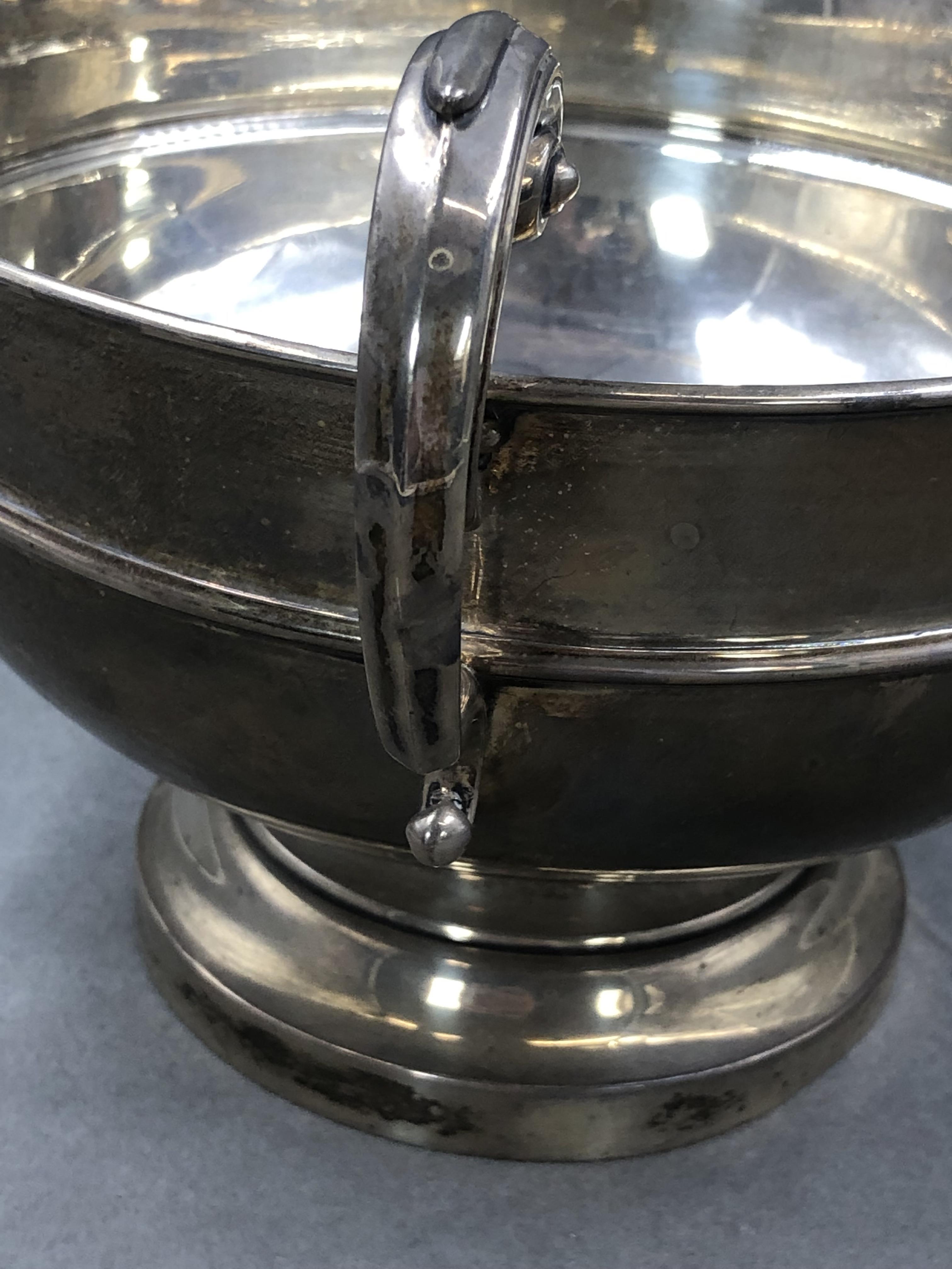 A VICTORIAN HALLMARKED SILVER TWO HANDLED FOOTED BOWL, DATED 1857, SIGNED THE GOLDSMITHS & - Image 4 of 5