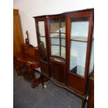 AN EDWARDIAN MAHOGANY AND INLAID DISPLAY CABINET. W 105 X D 36 X H 168CMS.