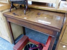 A GEORGE III MAHOGANY TEA TABLE OPENING ON SINGLE GATE ABOVE CANTED SQUARE LEGS. W 84 x D 41 x H