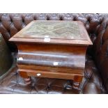 A VICTORIAN CARPET TOPPED MAHOGANY COMMODE STOOL ON BALUSTER LEGS