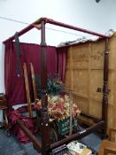 AN EARLY 19th.C. MAHOGANY FOUR POSTER BED, THE FRONT COLUMNS WITH FOLIATE CARVED BUNS BETWEEN REEDIN