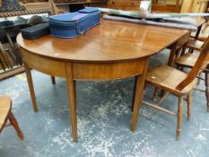 A 19th.C. MAHOGANY D-END DINING TABLE WITH CENTRAL GATELEG EXTENSION, APRONS ABOVE THE TAPERING CHAN