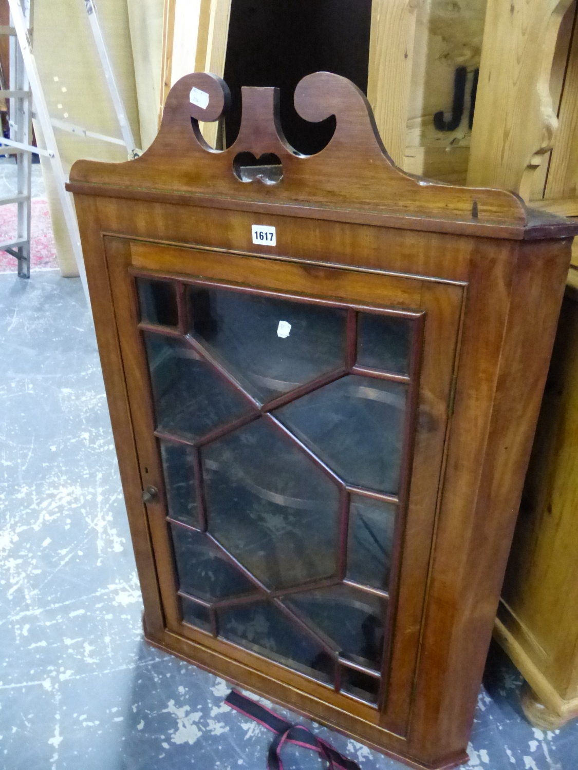 AGEORGIAN STYLE ASTRAGAL GLAZED MAHOGANY FOUR SHELF CORNER CUPBOARD