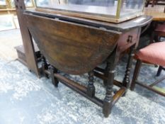 AN EARLY 18th.C. OAK OVAL DROP FLAP TABLE WITH LEAF CARVED BAND TO THE EDGE OF THE TOP ABOVE DRAWERS