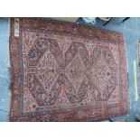 AN ANTIQUE PERSIAN SHIRAZ RUG 187 x 147 cm