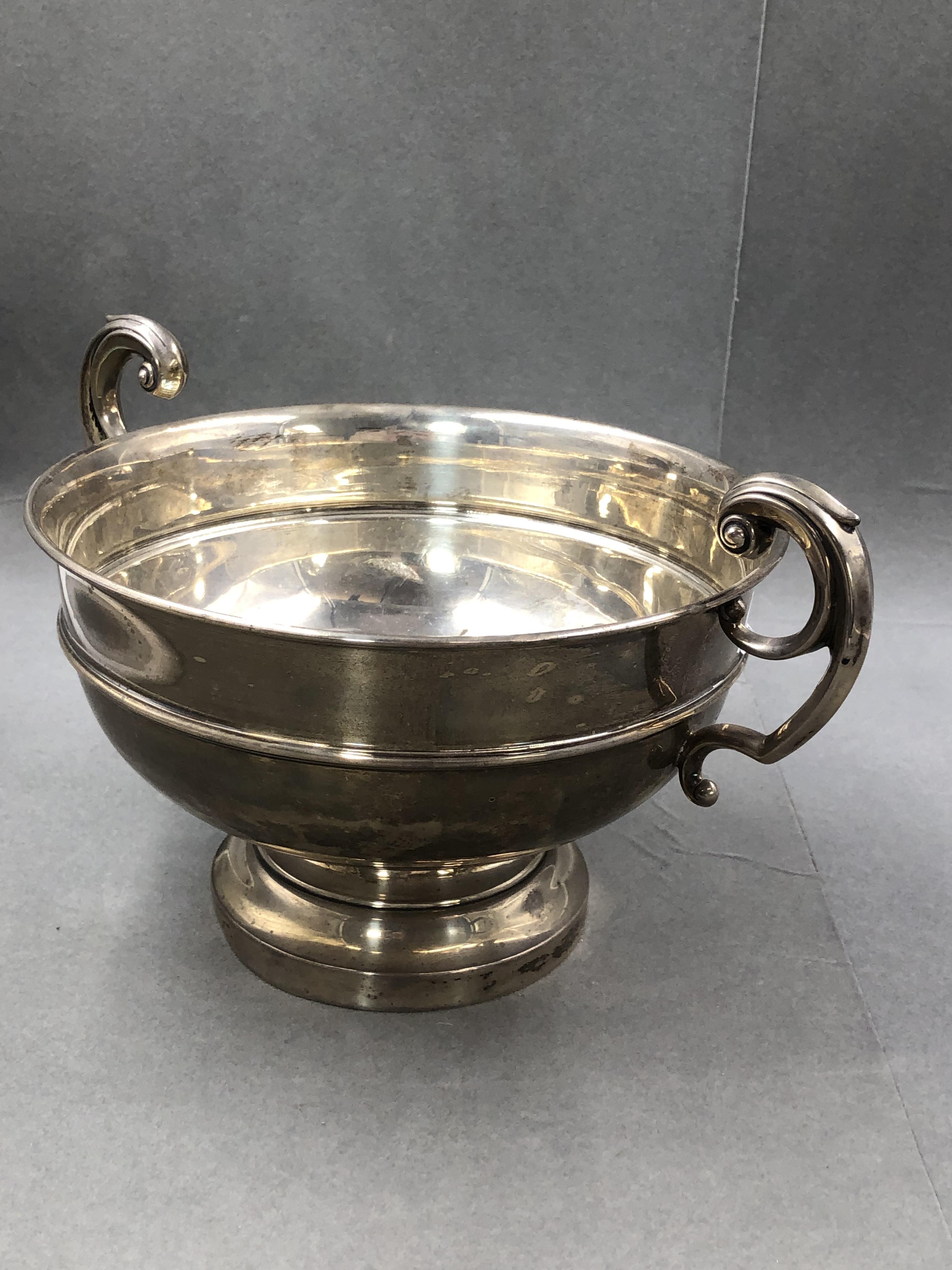 A VICTORIAN HALLMARKED SILVER TWO HANDLED FOOTED BOWL, DATED 1857, SIGNED THE GOLDSMITHS & - Image 5 of 5
