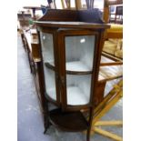 A EDWARDIAN BARBERS POLE LINE INLAID MAHOGANY CORNER CUPBOARD, THE BOW FRONTED DOORS ENCLOSING TWO