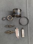 A HALLMARKED SILVER NAPKIN RING, A SILVER BROOCH SIGNED TT&CO, A 1977 SILVER INGOT, TWO CELTIC