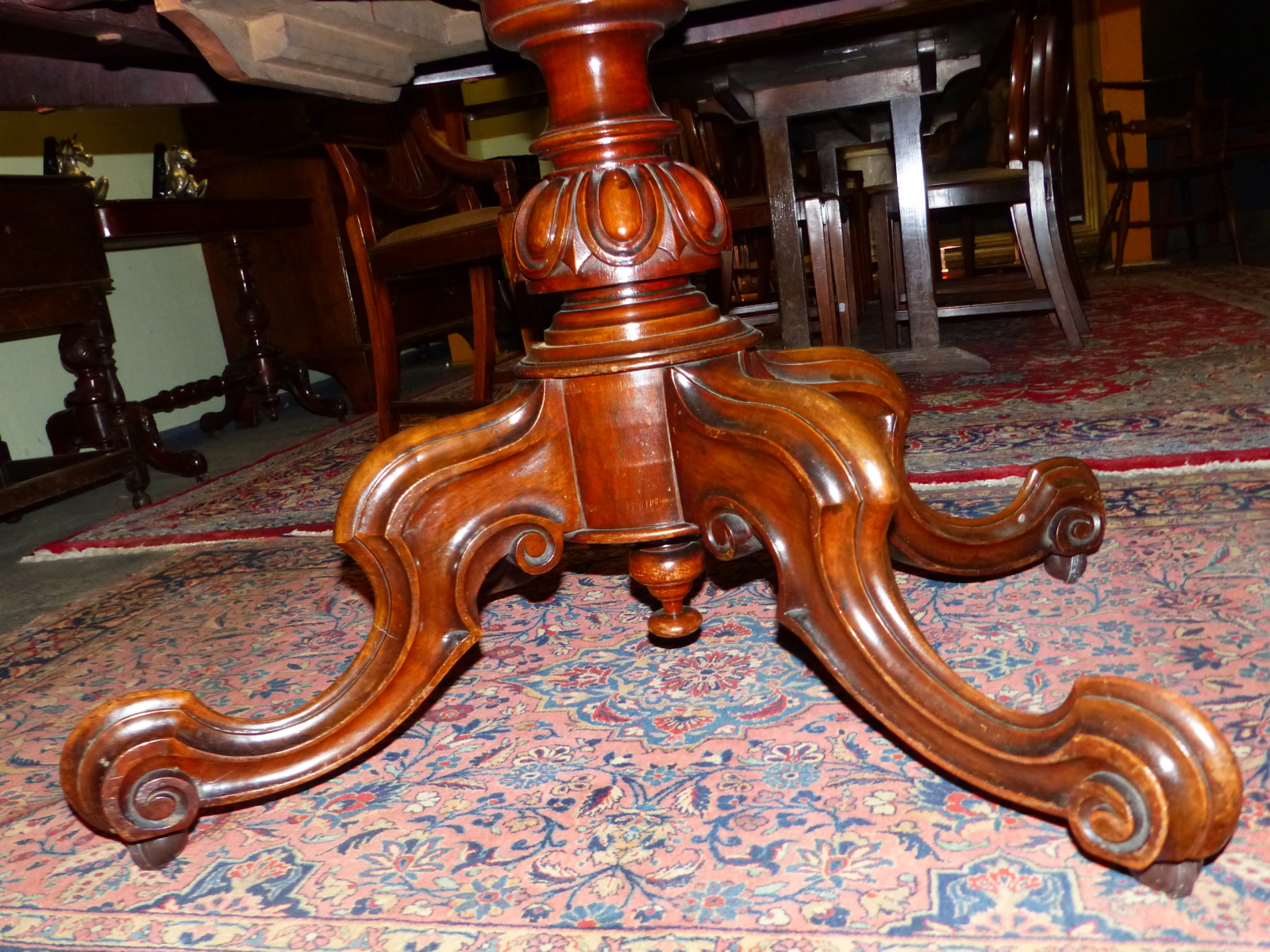 A VICTORIAN WALNUT OVAL TOP BREAKFAST TABLE ON CARVED QUADRUPED LEGS. W 101 X D 136 X H 71cms. - Image 3 of 5