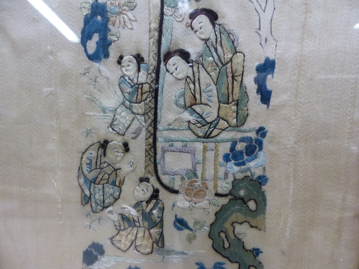 A PAIR OF CHINESE CREAM SILK SLEEVE PANELS EMBROIDERED WITH LADIES AND CHILDREN IN AND ABOUT - Image 19 of 24