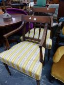 AN ANTIQUE SHERATON STYLE PAIR OF LINE INLAID MAHOGANY DINING CHAIRS WITH REEDED ARMS AND ON TAPERIN