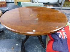 A VICTORIAN WALNUT OVAL TABLE SUPPORTED ON FIVE COLUMNS AND FOUR FOLIATE CARVED LEGS, THE CENTRAL FL