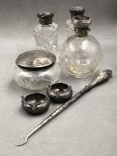 AN EDWARDIAN DRESSING TABLE JAR WITH HINGED INLAID SILVER AND TORTOISE SHELL LID, DATED 1909