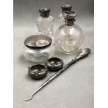 AN EDWARDIAN DRESSING TABLE JAR WITH HINGED INLAID SILVER AND TORTOISE SHELL LID, DATED 1909