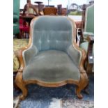 A VICTORIAN WALNUT HOOP BACK SHOW FRAME ARMCHAIR BUTTON UPHOLSTERED IN GREY VELVET, THE KNEES OF THE