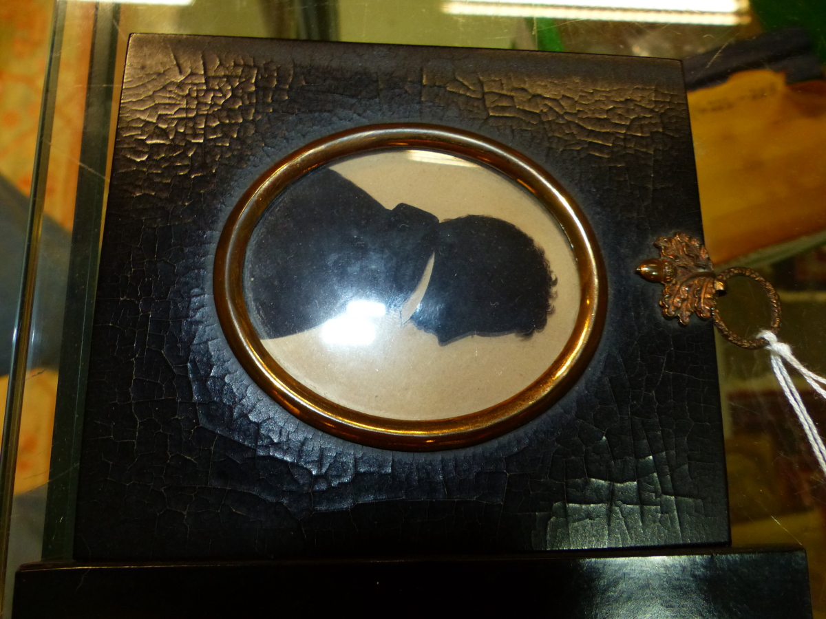 TWO OVAL SILHOUETTES ON GLASS, ONE LABELLED VERSO MRS THOS HYAM, THE OTHER MR C. DAWSON - Image 3 of 5