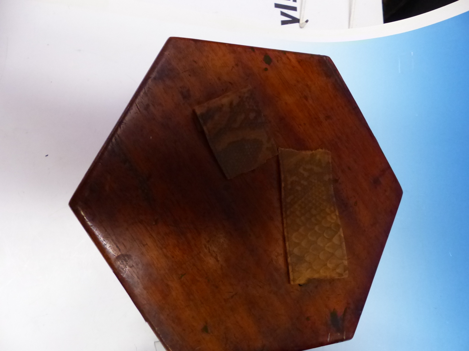 A MAHOGANY CASED CONCERTINA, THE HEXAGONAL ENDS TO THE LEATHER BELLOWS IN ROSEWOOD. W 16cms. - Image 8 of 9