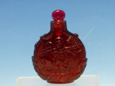 A CHINESE RUBY GLASS SNUFF BOTTLE WITH EUROPEAN STOPPER, EACH SIDE CARVED WITH A FISH ON ITS BACK
