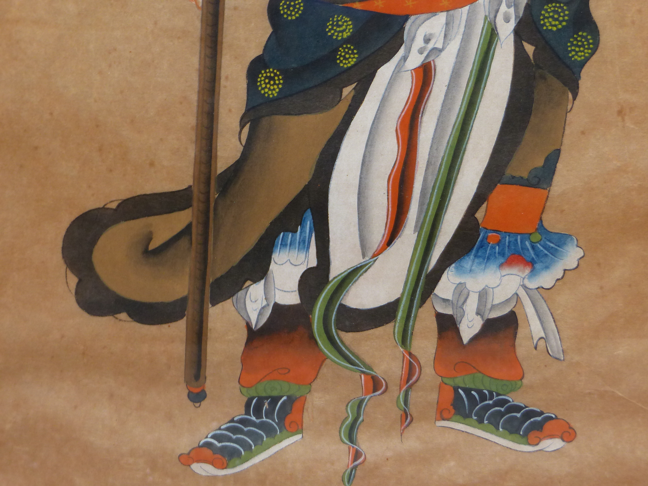 A CHINESE WATERCOLOUR DEPICTING A WARRIOR STANDING HOLDING A LONG BLADED SPEAR. 66 x 45cms. - Image 3 of 8