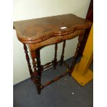 A CROSS BANDED BURR YEW WOOD TABLE WITH A SHAPED FLAP TOP OPENING ONTO A SINGLE GATE. W 58 x D 27