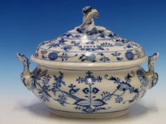 A DECORATED MEISSEN ONION PATTERN SOUP TUREEN AND COVER TOGETHER WITH A BROWN, WESTHEAD AND