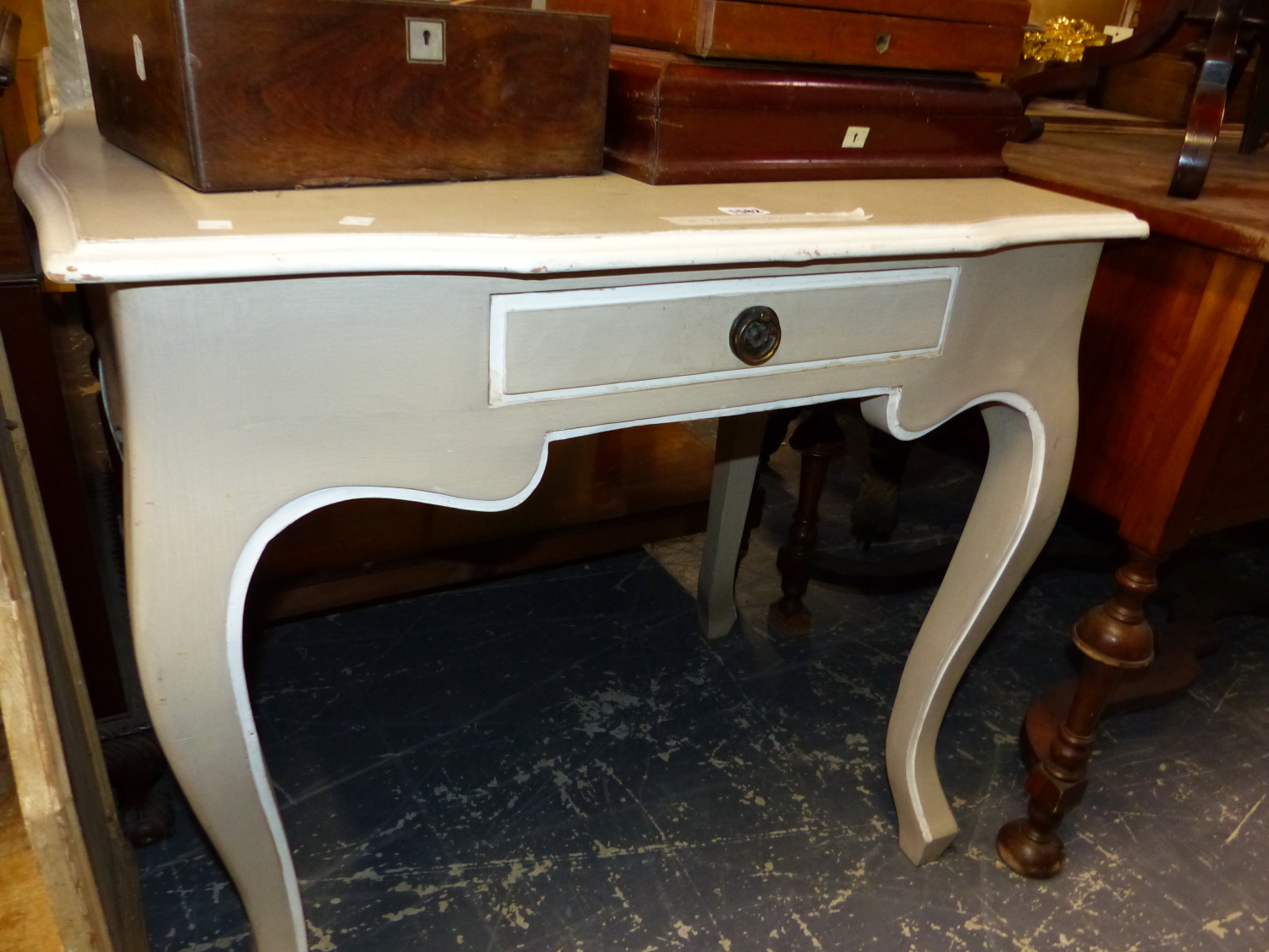 A COUNTRY FRENCH STYLE TABLE WITH SINGLE DRAWER ABOVE CABRIOLE LEGS. W 83 x D 59 x H 77cms.