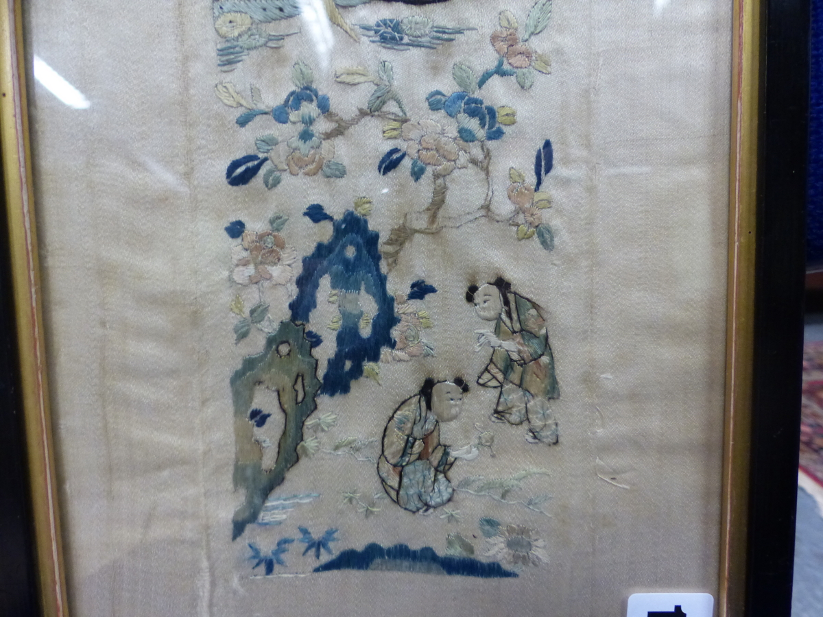 A PAIR OF CHINESE CREAM SILK SLEEVE PANELS EMBROIDERED WITH LADIES AND CHILDREN IN AND ABOUT - Image 16 of 24