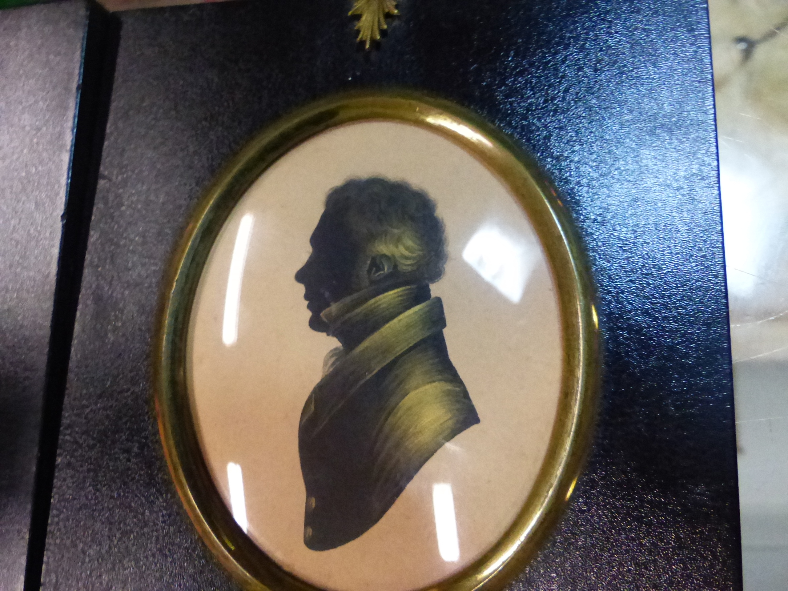 TWO OVAL SILHOUETTESOF A LADY AND OF A GENTLEMAN, THE LATTER WITH GILT DETAILING AND FAINT - Image 2 of 4