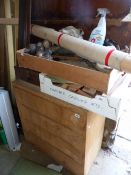 A FOUR DRAWER CHEST CONTAINING A LARGE QUANTITY OF GOOD QUALITY VENEERS