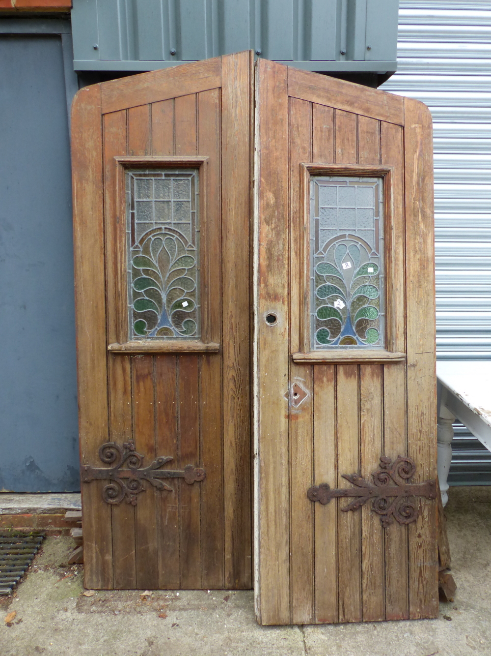 A PAIR OF GOTHIC OAK DOORS WITH FAUX STRAP HINGES AND STAINED GLASS PANELS COMPLETE WITH SURROUND. - Image 2 of 11
