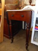 A VICTORIAN MAHOGANY PEMBROKE TABLE