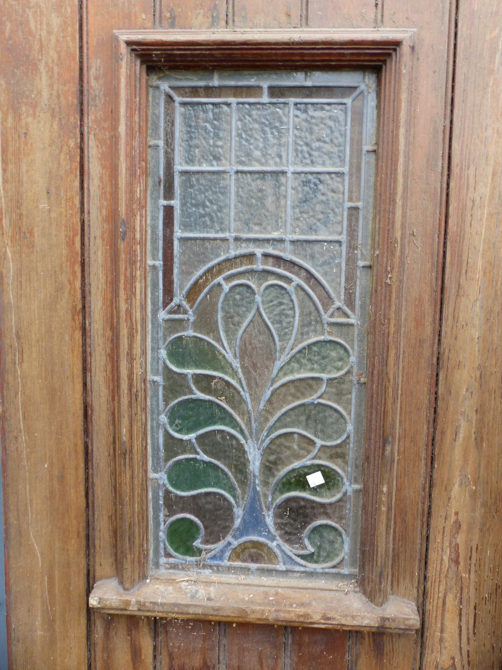 A PAIR OF GOTHIC OAK DOORS WITH FAUX STRAP HINGES AND STAINED GLASS PANELS COMPLETE WITH SURROUND. - Image 3 of 11