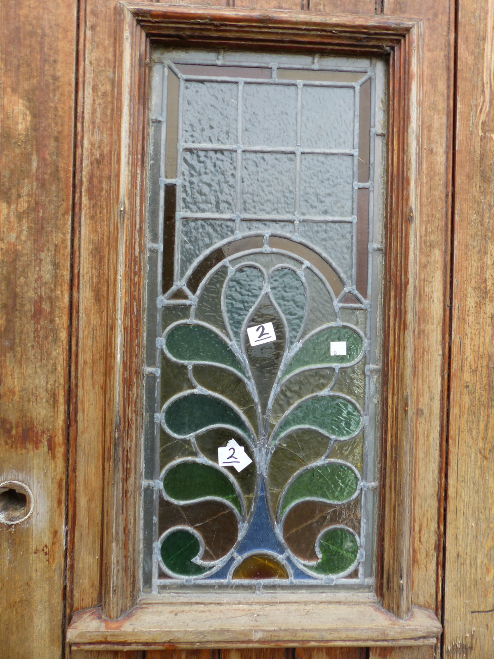 A PAIR OF GOTHIC OAK DOORS WITH FAUX STRAP HINGES AND STAINED GLASS PANELS COMPLETE WITH SURROUND. - Image 5 of 11