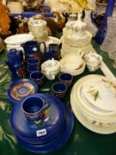 A RETRO COFFEE SERVICE, A WEDGWOOD ASHFORD PART DINNER SERVICE AND OTHER CHINA WARES.