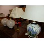 A PAIR OF ORIENTAL STYLE TABLE LAMP BASES AND TWO FURTHER TABLE LAMPS.