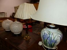 A PAIR OF ORIENTAL STYLE TABLE LAMP BASES AND TWO FURTHER TABLE LAMPS.