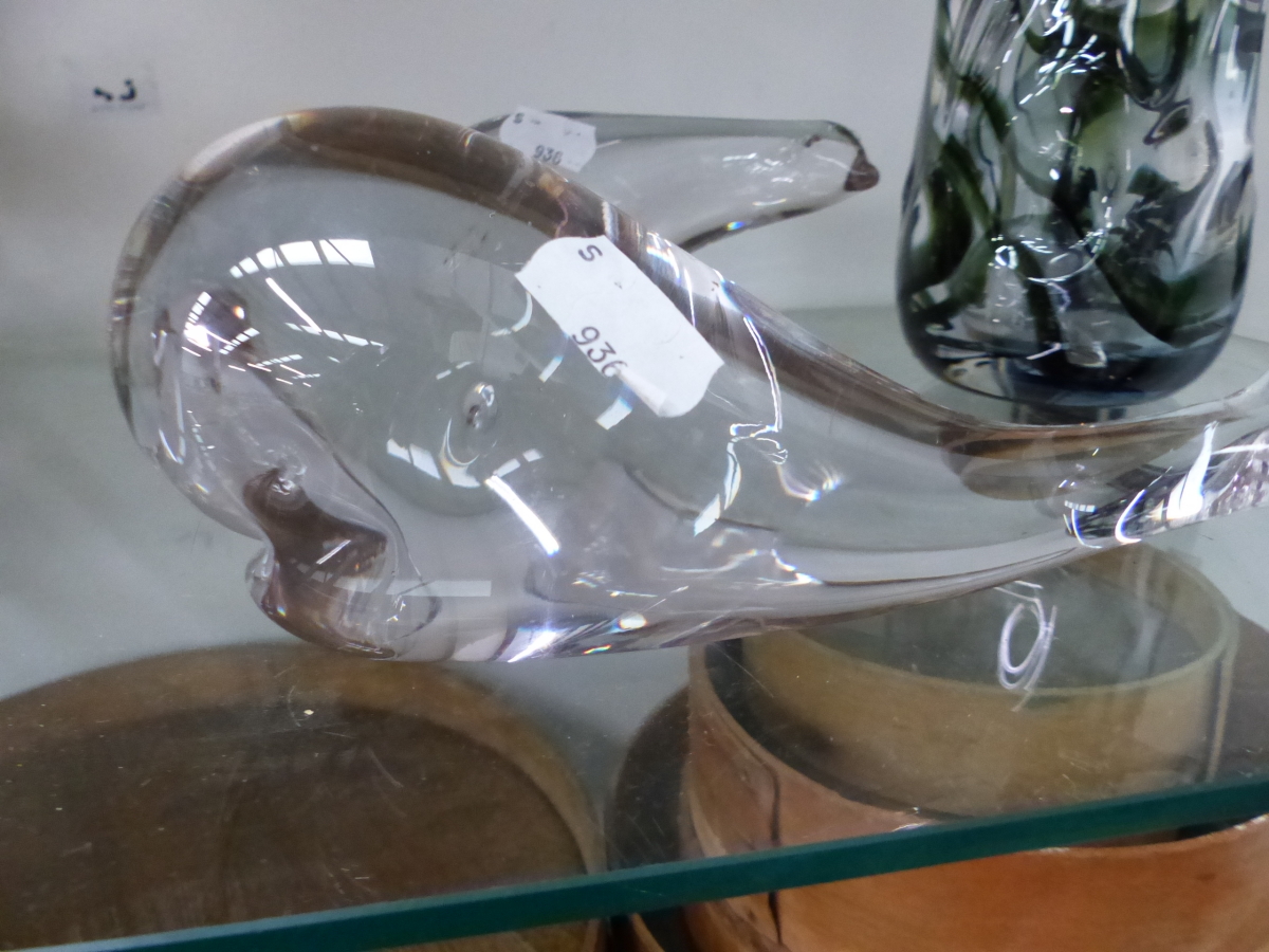 AN ART GLASS VASE, A WEDGWOOD GLASS WHALE AND POLAR BEAR - Image 3 of 3