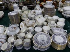 A ROYAL WORCESTER PADUA PATTERN DINNER, TEA AND COFFEE SERVICE ETC.