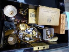 A VINTAGE CASH BOX OF JEWELLERY AND COLLECTABLE'S TO INCLUDE A MINIATURE BRASS BODY VIOLIN MAKERS