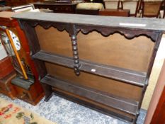 AN OAK DRESSER RACK. W 119 X D 20 X H110CMS.